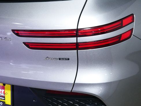 Used 2022 Genesis GV70 3.5T Sport w/ Sport Prestige Package image 17