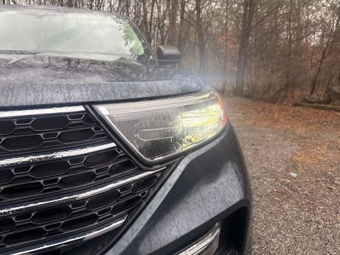 Used 2023 Ford Explorer XLT w/ Equipment Group 202A image 3