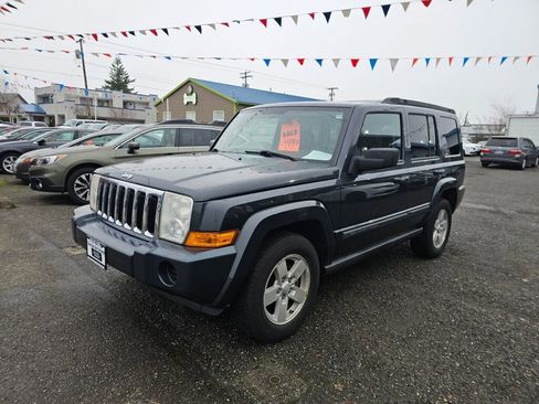 Used 2007 Jeep Commander Sport image 3