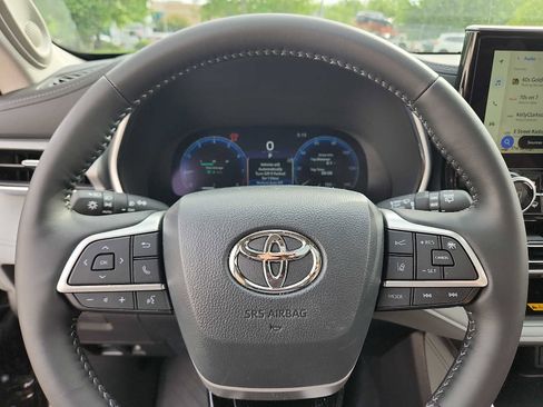 Used 2026 Toyota Highlander Platinum AWD/4WD image 19
