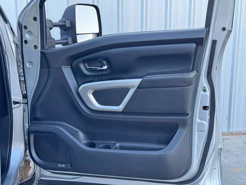 Used 2019 Nissan Titan PRO-4X w/ Pro-4x Utility Package image 39