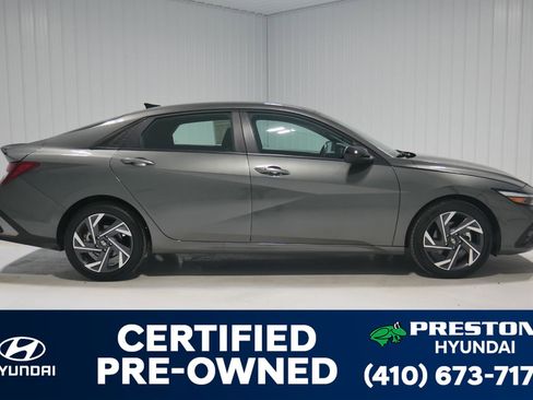 Used 2025 Hyundai Elantra Sport image 4