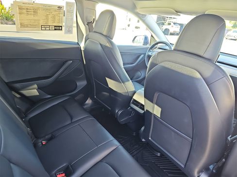 Used 2021 Tesla Model Y Long Range image 11