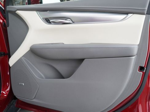 Used 2021 Cadillac XT5 Premium Luxury image 9