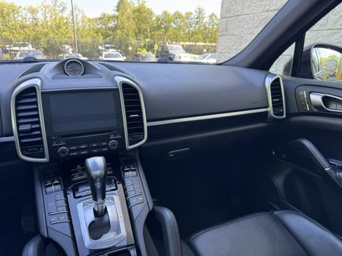 Used 2018 Porsche Cayenne AWD/4WD image 26