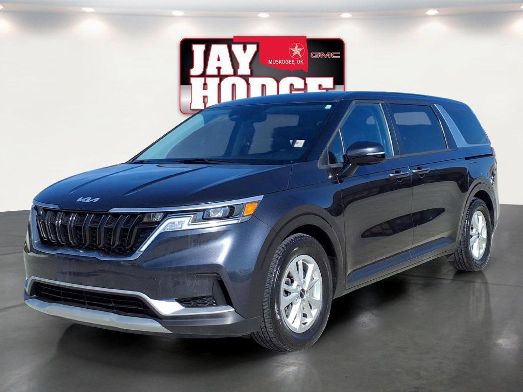 Used 2023 Kia Carnival LX FWD image 1