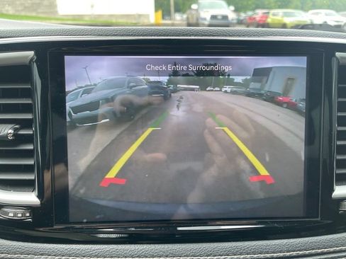 Used 2021 Chrysler Pacifica Touring-L w/ S Appearance Package AWD/4WD image 10