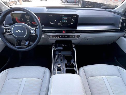 Used 2025 Kia Sorento S image 15