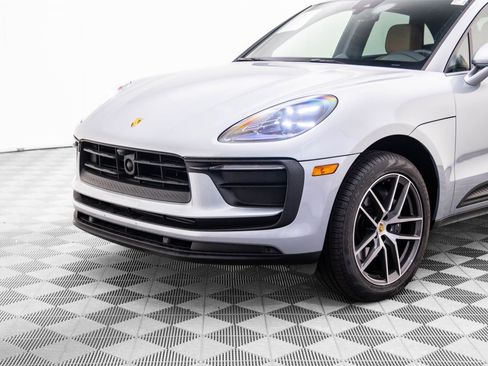 Certified 2025 Porsche Macan image 30