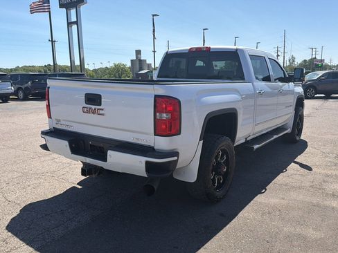 Used 2018 GMC Sierra 2500 Denali w/ Suspension Package, Off-Road AWD/4WD image 4
