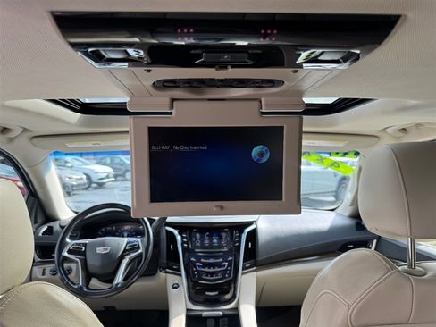 Used 2019 Cadillac Escalade ESV Luxury AWD/4WD image 23