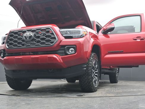 Used 2020 Toyota Tacoma TRD Sport image 38