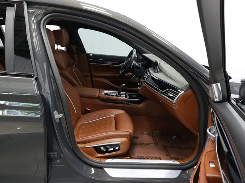 Used 2022 BMW M760i xDrive M760i xDrive Sedan 4D w/ Luxury Rear Seating Package image 92