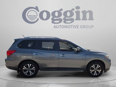 Used 2018 Nissan Pathfinder S FWD image 6