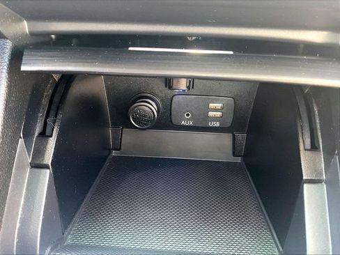Used 2017 Subaru Legacy 2.5i Limited AWD/4WD image 28