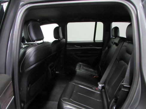 Used 2025 Jeep Grand Cherokee Limited w/ Black Appearance Package AWD/4WD image 27
