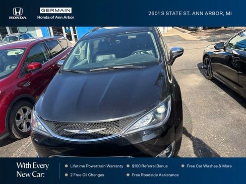 Used 2019 Chrysler Pacifica Limited FWD image 2