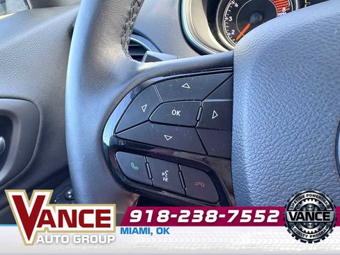 Used 2019 Jeep Cherokee Latitude Plus AWD/4WD image 30