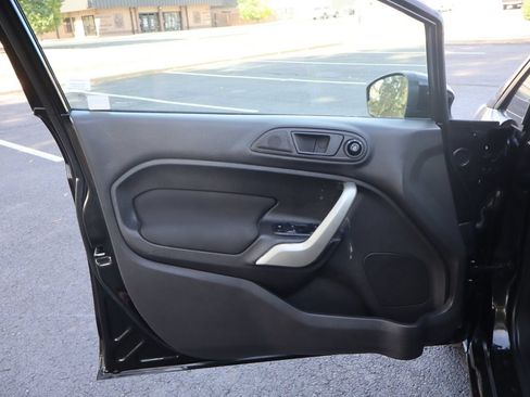 Used 2013 Ford Fiesta SE FWD image 23