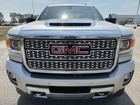 Used 2018 GMC Sierra 2500 Denali w/ Duramax Plus Package AWD/4WD image 9
