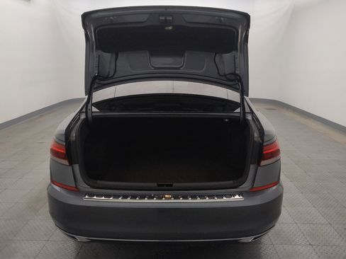 Used 2022 Volkswagen Passat 2.0T SE FWD image 29
