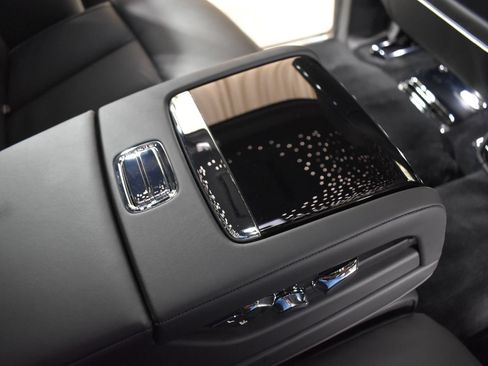 New 2027 Rolls-Royce Phantom Sedan RWD image 21