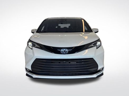 Used 2021 Toyota Sienna Platinum FWD image 5