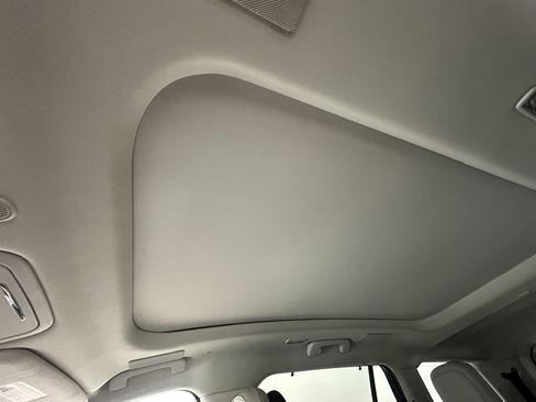 Certified 2025 Lincoln Aviator Reserve w/ Luxury Package image 23