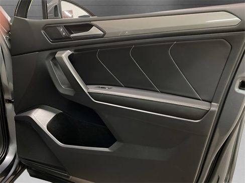 Used 2022 Volkswagen Tiguan SE image 75