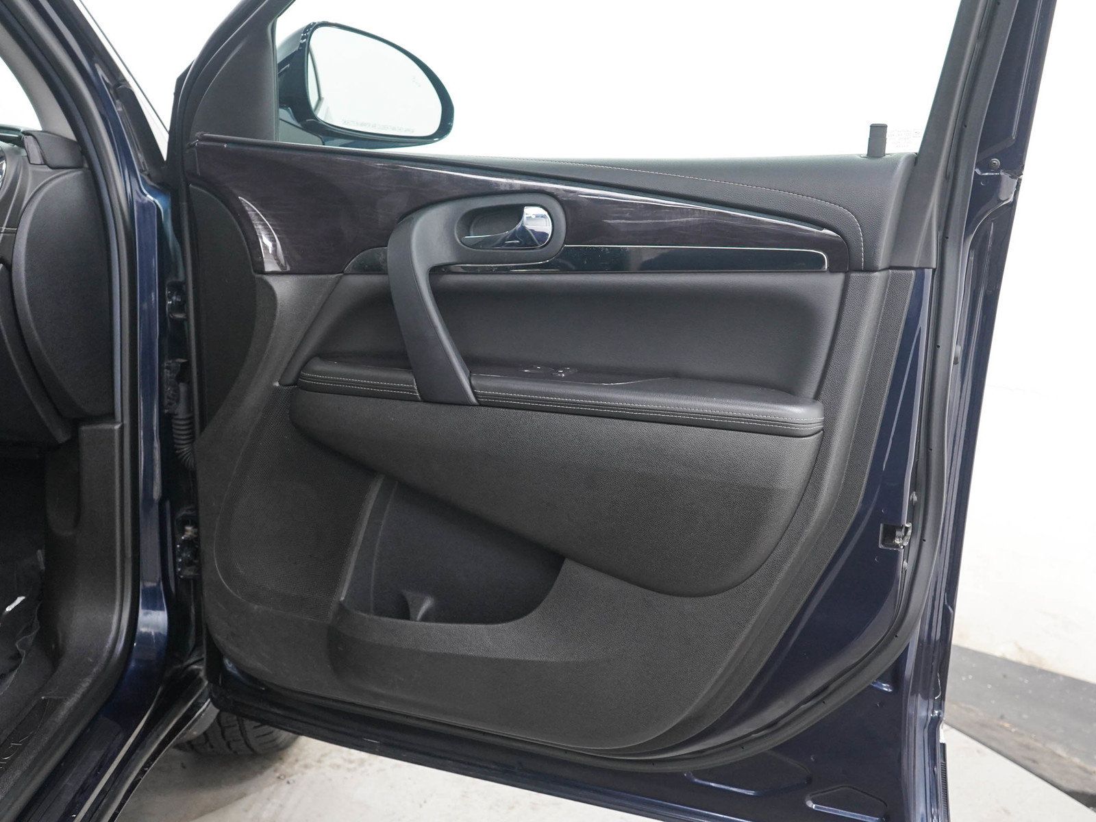 Used 2017 Buick Enclave Leather w/ Trailering Package AWD/4WD image 9