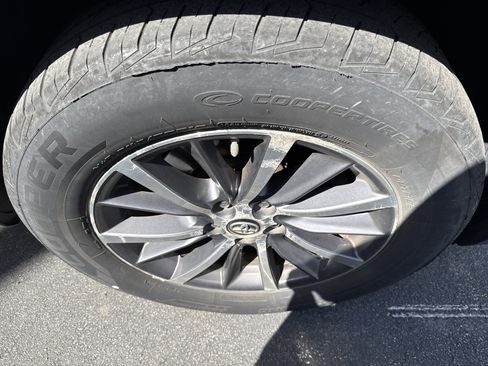 Used 2018 Toyota Highlander XLE image 10