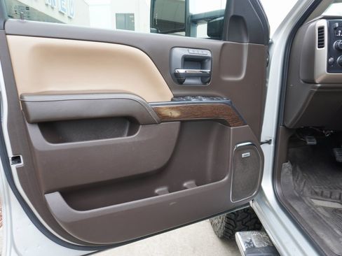 Used 2018 GMC Sierra 3500 Denali w/ Duramax Plus Package image 8