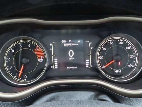 Used 2018 Jeep Cherokee Latitude w/ Comfort & Convenience Group image 33