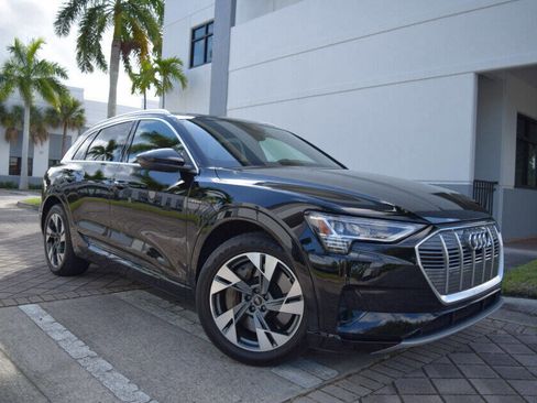 Used 2022 Audi e-tron Premium image 1