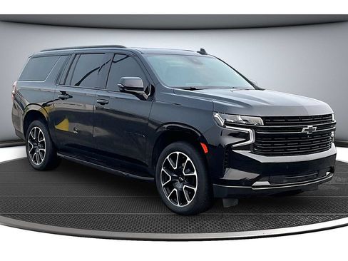 Used 2023 Chevrolet Suburban RST w/ Luxury Package AWD/4WD image 2