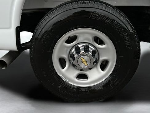 Used 2025 Chevrolet Express 3500 LT w/ LT Preferred Equipment Group RWD image 9