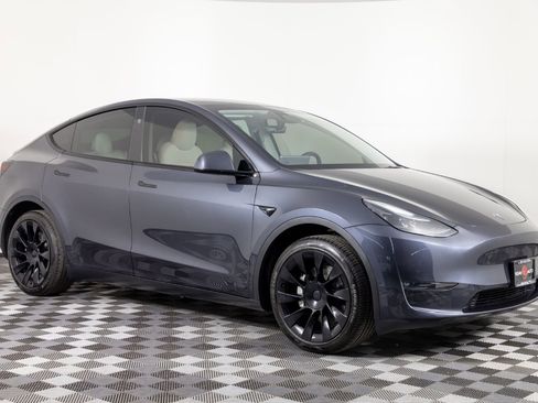 Used 2024 Tesla Model Y Long Range image 10