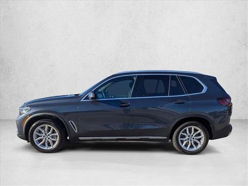 Used 2022 BMW X5 xDrive40i w/ Parking Assistance Package image 9