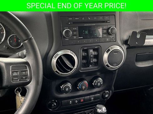 Used 2016 Jeep Wrangler Unlimited Rubicon w/ Connectivity Group image 9