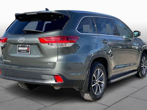 Used 2018 Toyota Highlander XLE image 12