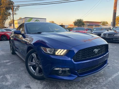 Used 2015 Ford Mustang Coupe image 3