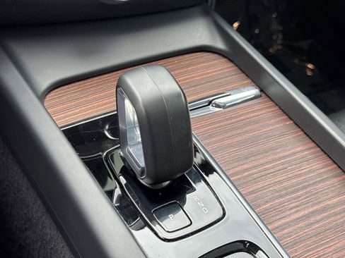 Used 2024 Volvo S60 B5 Plus image 24