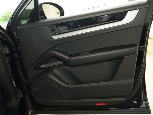 Used 2024 Porsche Cayenne S image 25