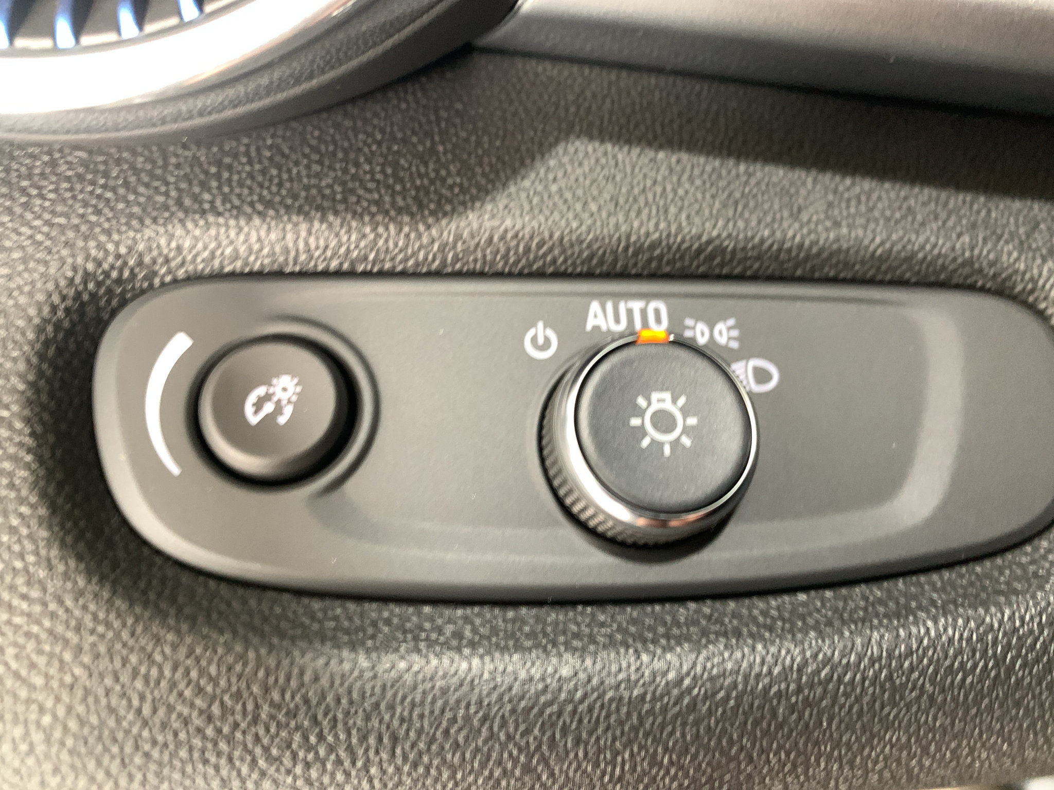 New 2026 Chevrolet Trax LT w/ LT Convenience Package FWD image 23
