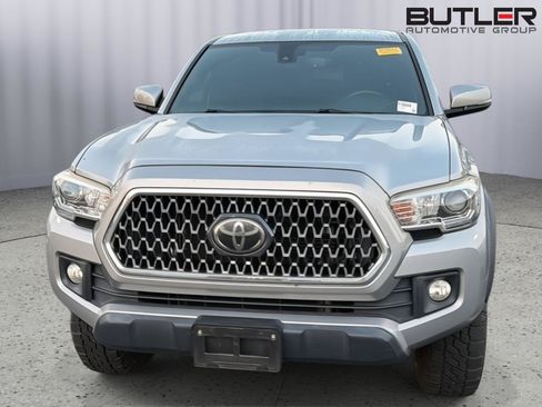 Used 2019 Toyota Tacoma TRD Off-Road AWD/4WD image 4
