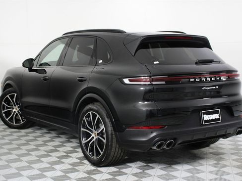 Used 2025 Porsche Cayenne S image 3