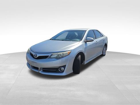 Used 2012 Toyota Camry SE FWD image 4