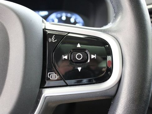 Used 2022 Volvo XC90 T5 Momentum FWD image 30