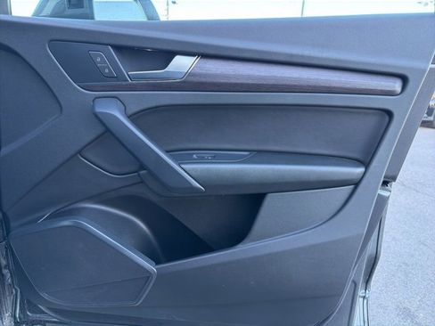 Used 2022 Audi Q5 e Premium w/ Convenience Package image 11