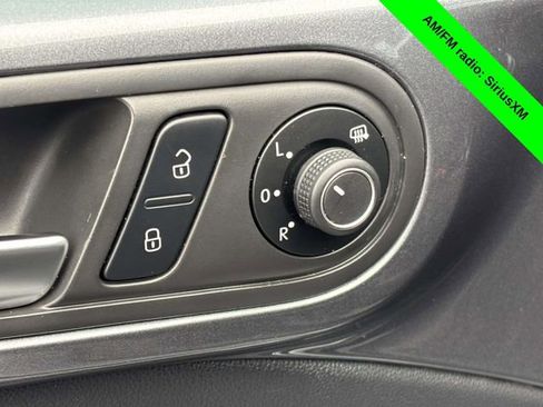 Used 2018 Volkswagen Beetle 2.0T S image 10